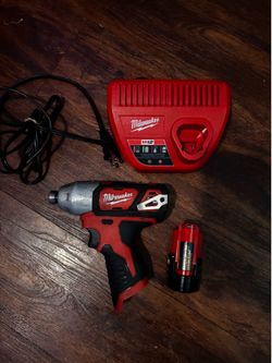 Milwaukee 1/4 hex impact w battery and charger