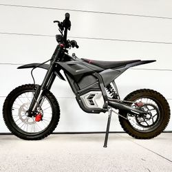 Valtinsu EM-5 Pro Electric Dirt Bike - Only 35 Miles - Mint