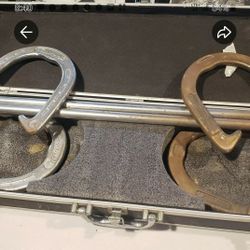Horseshoe Set W/case Complete with 2  stakes and carring case. Sportcraft forge steel.