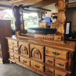 Dresser With Mirror 