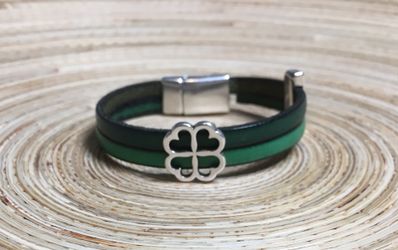 Hand-made Genuine Leather two-tone Emerald Bracelet (clover & luck charms)