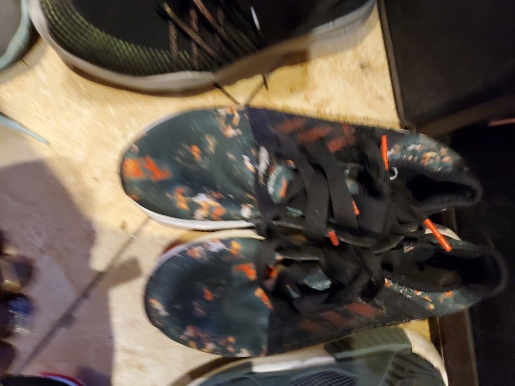 Men’s Adidas Sneakers Size 8.5 – Women’s 9.5/10 – Worn Once