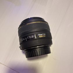 Sigma EX 30mm 1.4 Camera EF Lens (DC HSM)