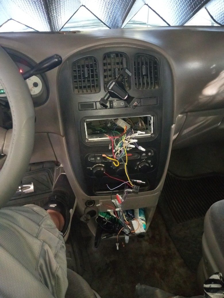 Amp And Car Stereo Installs Mobil