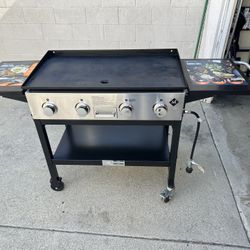 good condition members mark griddle 36 in long  20 inch wide with cover