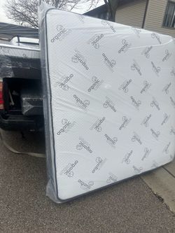 Huge sale for Mattress And Box Twin size #mattress and box 150.$ full 190$ Queen 200$ king 290$. free delivery free set up 708….289…7715… cash or Zell