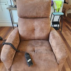 Petite LIFT RECLINER