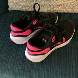 Nike Tennis Shoes 