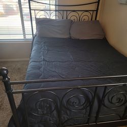 Full-size bed with memory foam Mattress