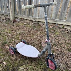 Kids Three Wheel Scooter