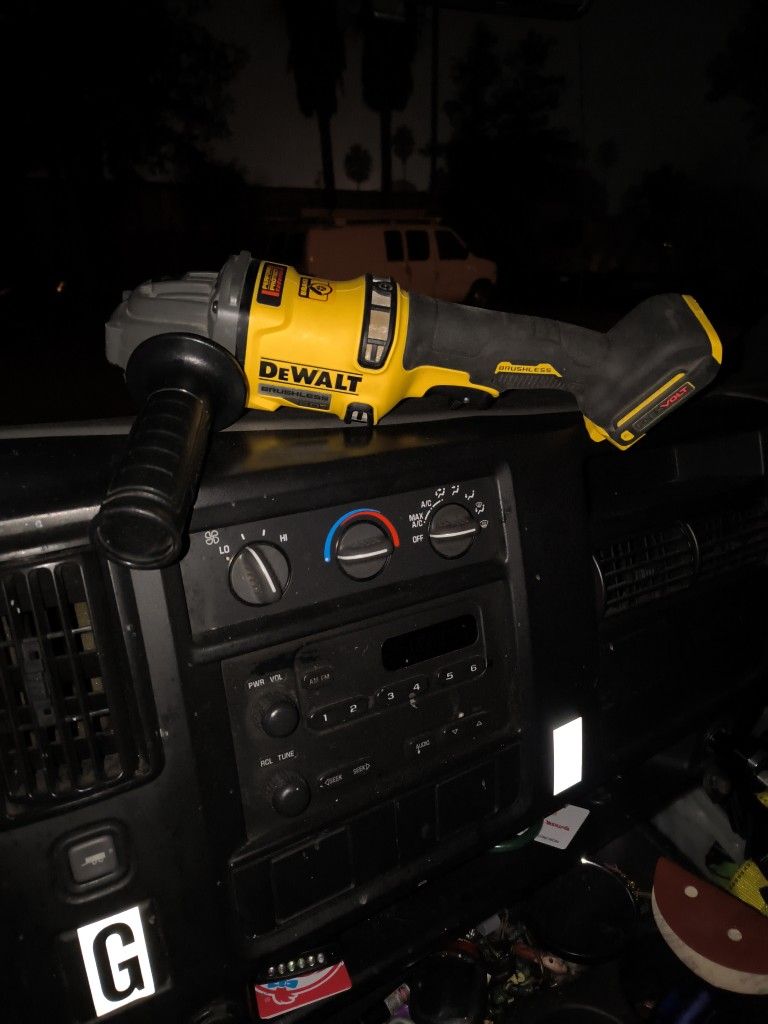 FLEXVOLT 60V MAX Cordless Brushless 4.5 in. to 6 in. Small Angle Grinder with Kickback Brake (Tool Only)