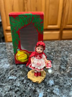 Vintage Effanbee Doll Christmas Ornament Series “Patsy” 1998.  Size appropriate 3 inches tall.  Brand new perfect condition.  Only removed from Box to