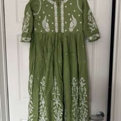 New women's dress with embroidery, size M, 100% cotton, made in India