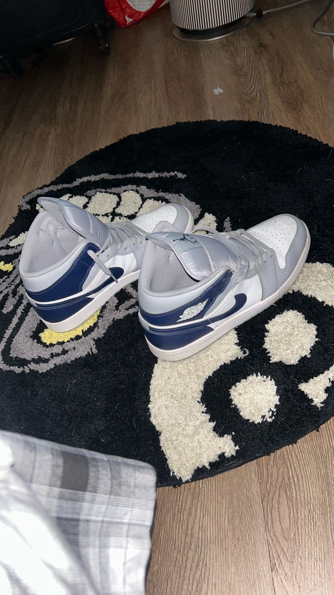 Air jordan 1 mid “wolf grey”