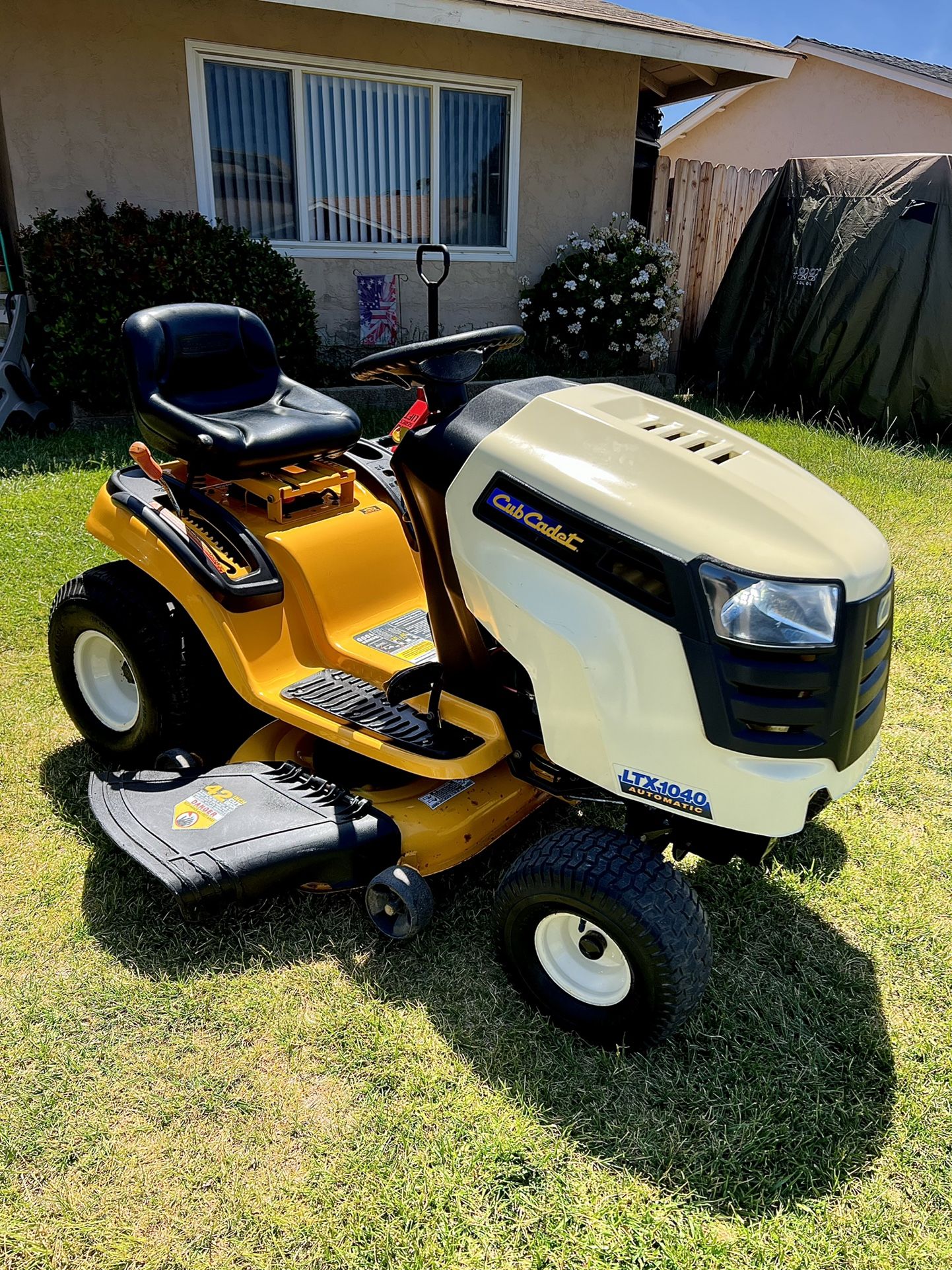 CUB CADET LTX1040 RIDING LAWN MOWER “ ONLY USED 26.9 HOURS “