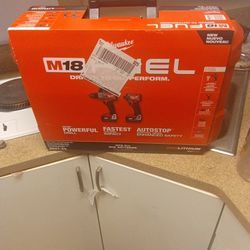 Milwaukee M18 Drill Combo Kit 