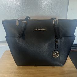 PRETTY MK  PURSE