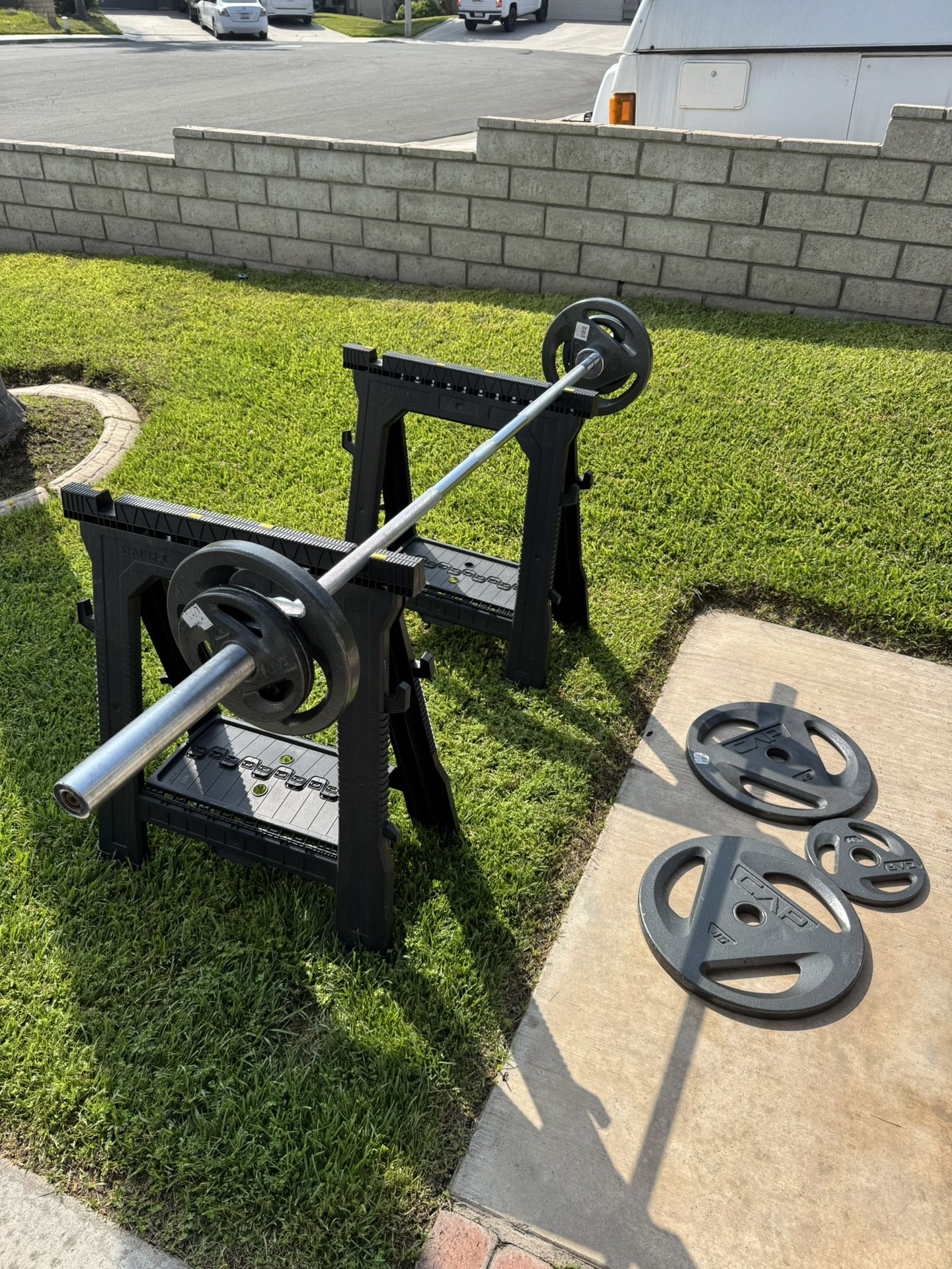Olympic Bar And Weightlifting Plates Set