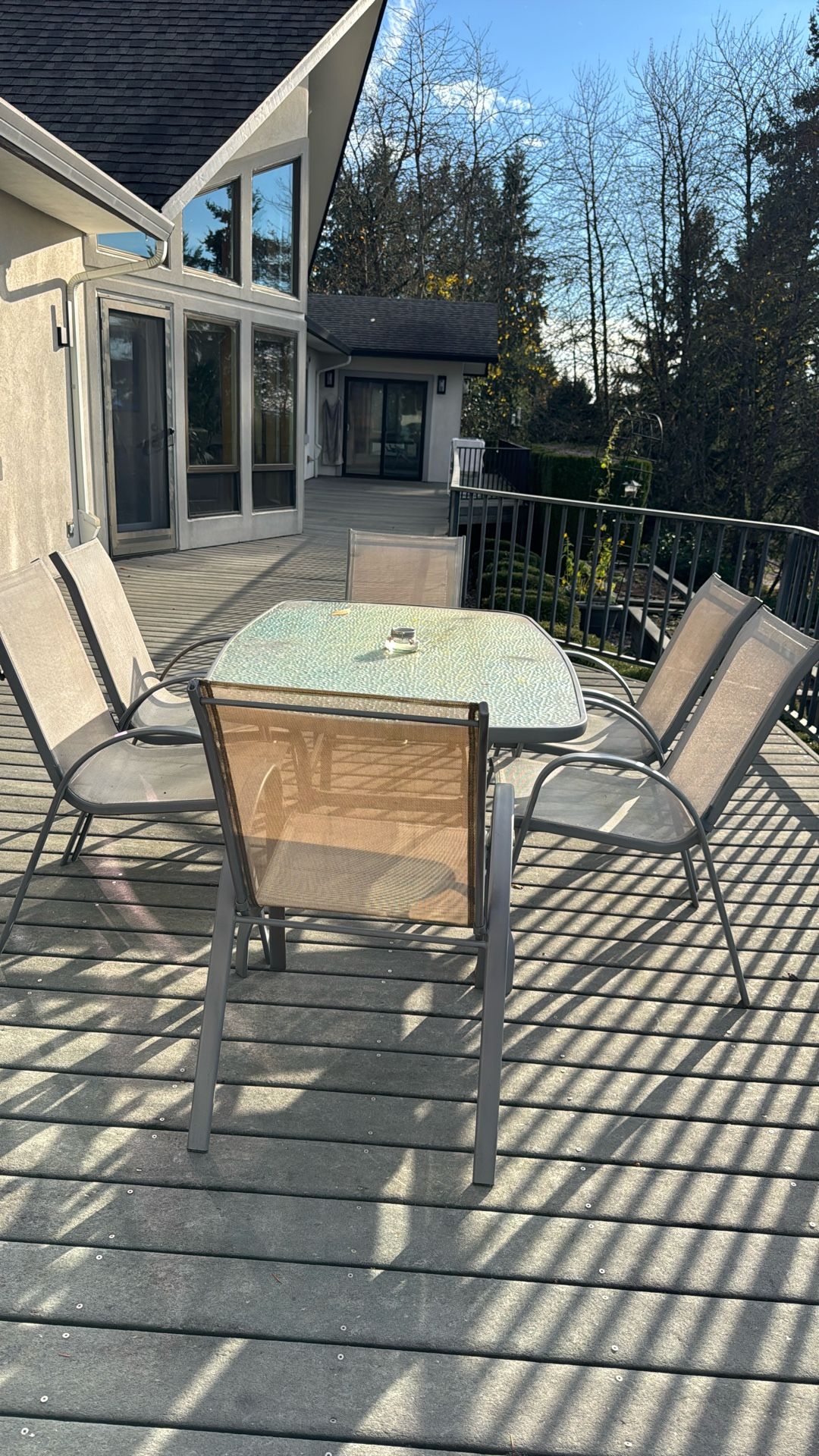 Patio Table And Six Chairs. - Lightweight - Stackable Chairs