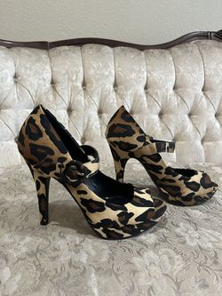 NEW Open-toe Leopard Print pumps Size 8