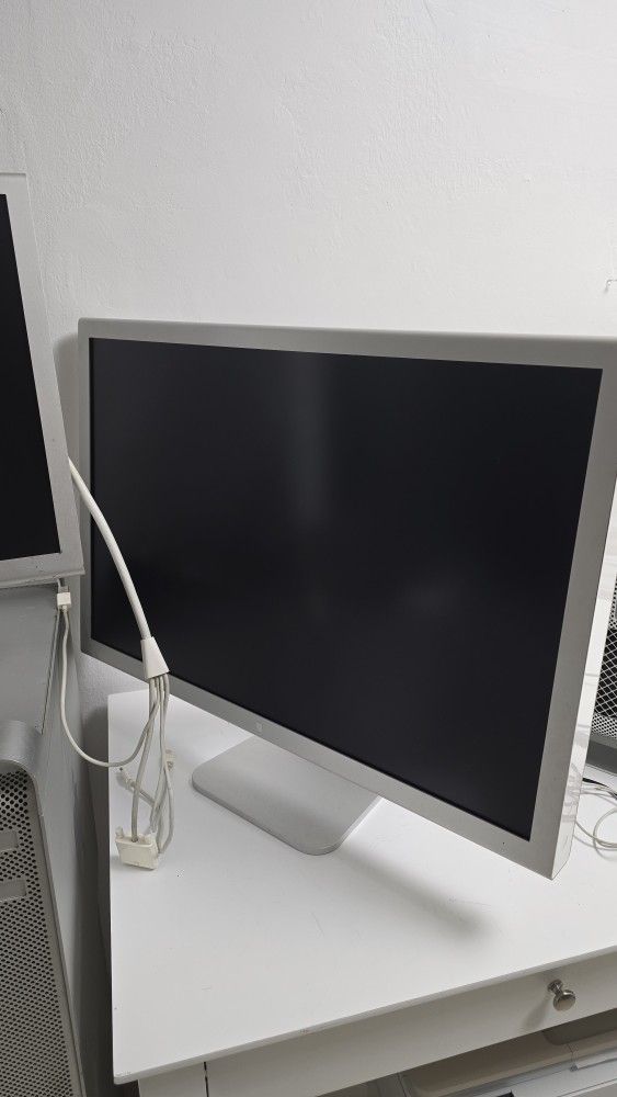 Apple Cinema HD Display 23" Aluminum Monitor (Working, Untested Further)