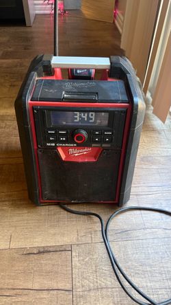 Milwaukee M18 Jobsite Radio with Charger