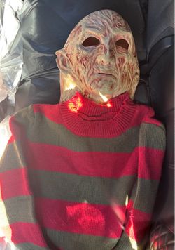 Freddy Krueger mask n sweatshirt