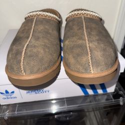 ugg size 10.5 brand new 