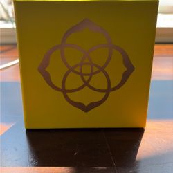 Gold Kendra Scott Necklace