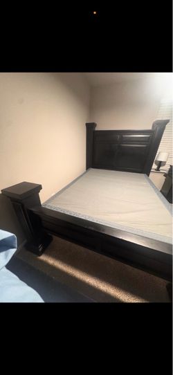 Queen bed with box spring