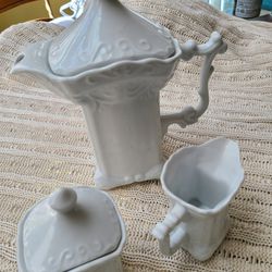 White Grannycore Alice in Wonderland shabbychic  Coffee Teapot,Creamer Set Baroque 