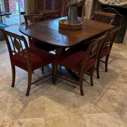 Antique Dinning Table With 6 Chairs