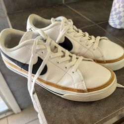Men’s Size 8 NIKES