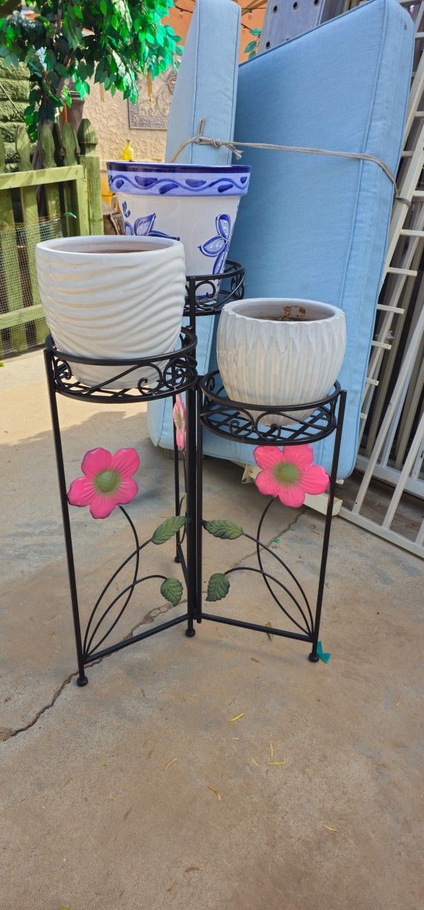 **Beatiful 3 Tier Plant Stand W 3 Pots**