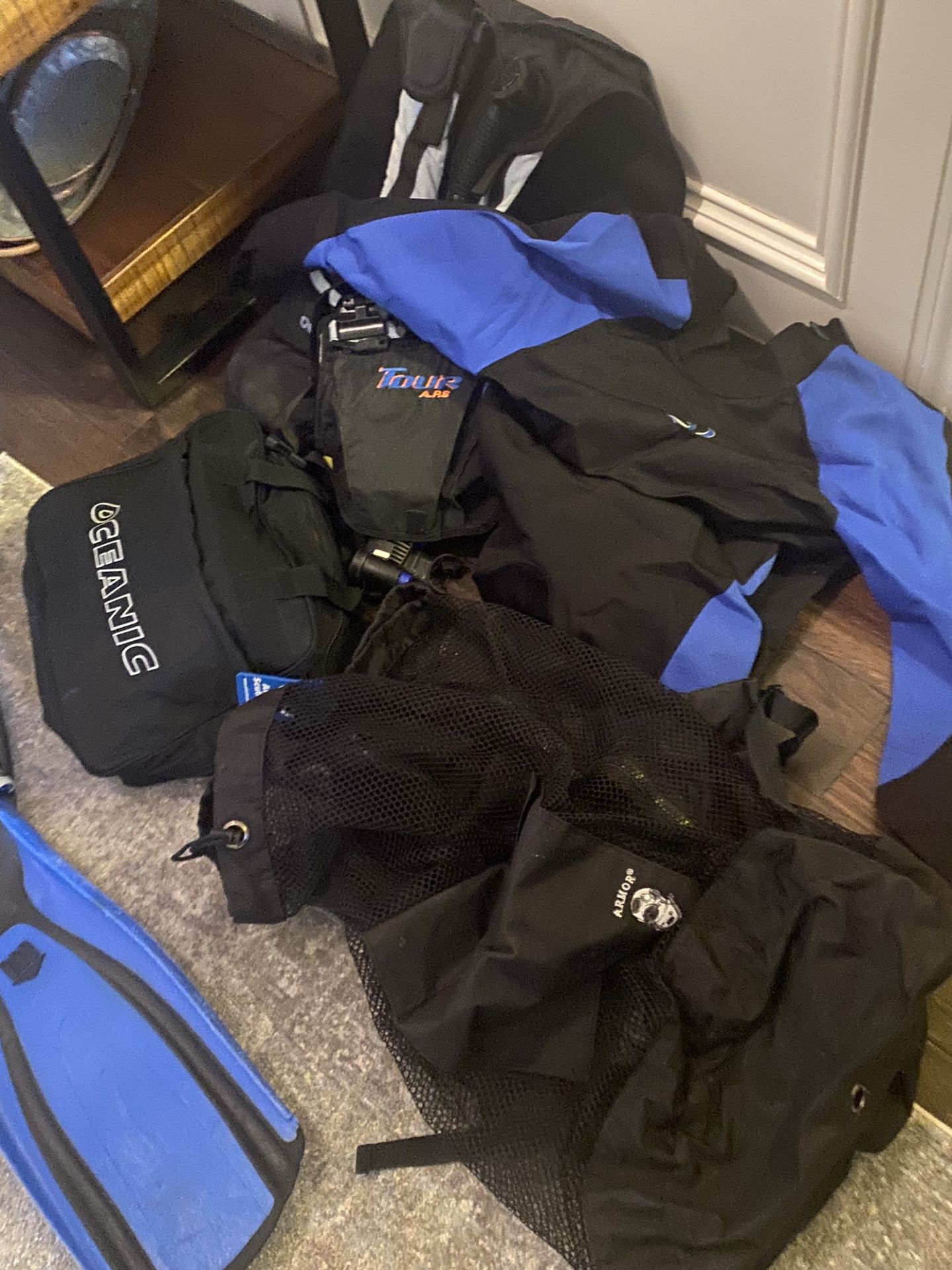 Complete Set Of Dive Gear Plus Large Dive Bag 