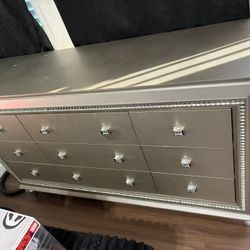 FREE CHEST & DRAWER
