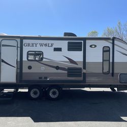 USED 2016 FOREST RIVER RV CHEROKEE GREY WOLF 24RB