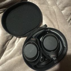 Sony WH 1000XM4 (Headphones)