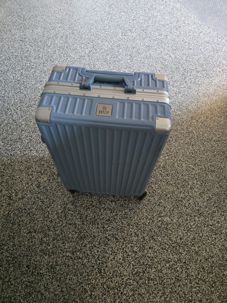22 Inch Suitcase By ANYZIP like New
