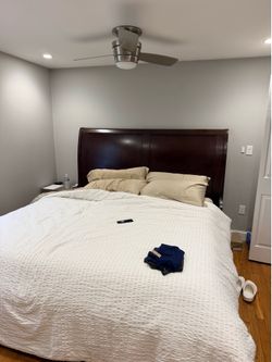 Sleigh bed