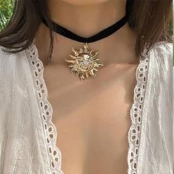 NWT 🖤🌞🖤Celestial Sun Pendant Velvet Choker Necklace