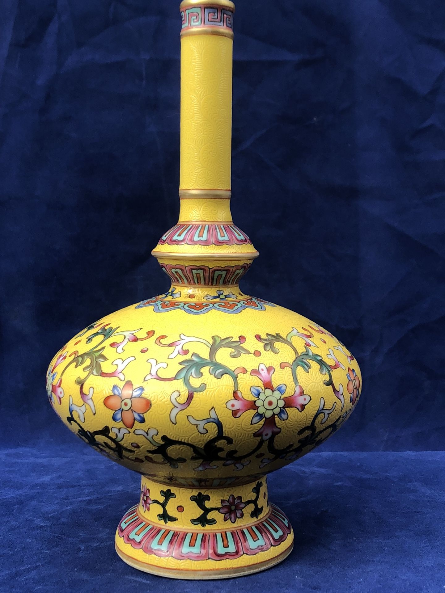 Chinese Antique Qing Dynasties Vase Qianlong Mark