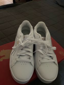 Women brand new tennis shoes size 6