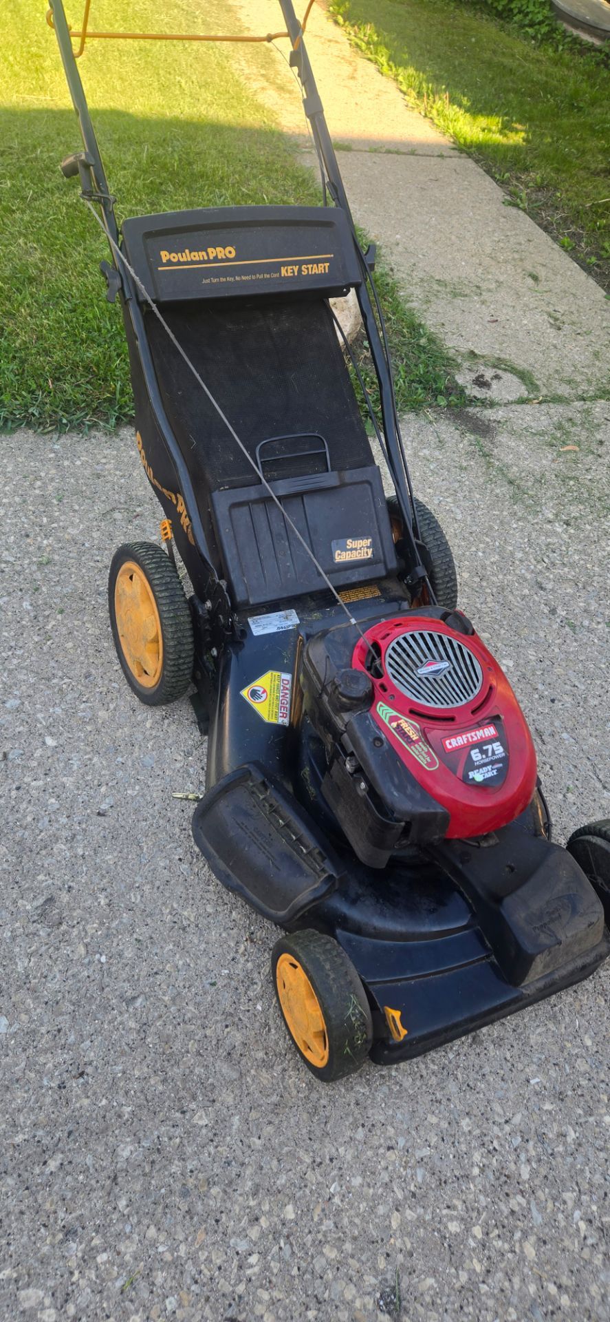 Craftsman Lawnmower 22inch Cut 4cycle gas, 6.75 Self Propelled Side Discharge with bag