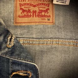 Woman’s Levi’s Jean Jacket Button Down  Size Medium