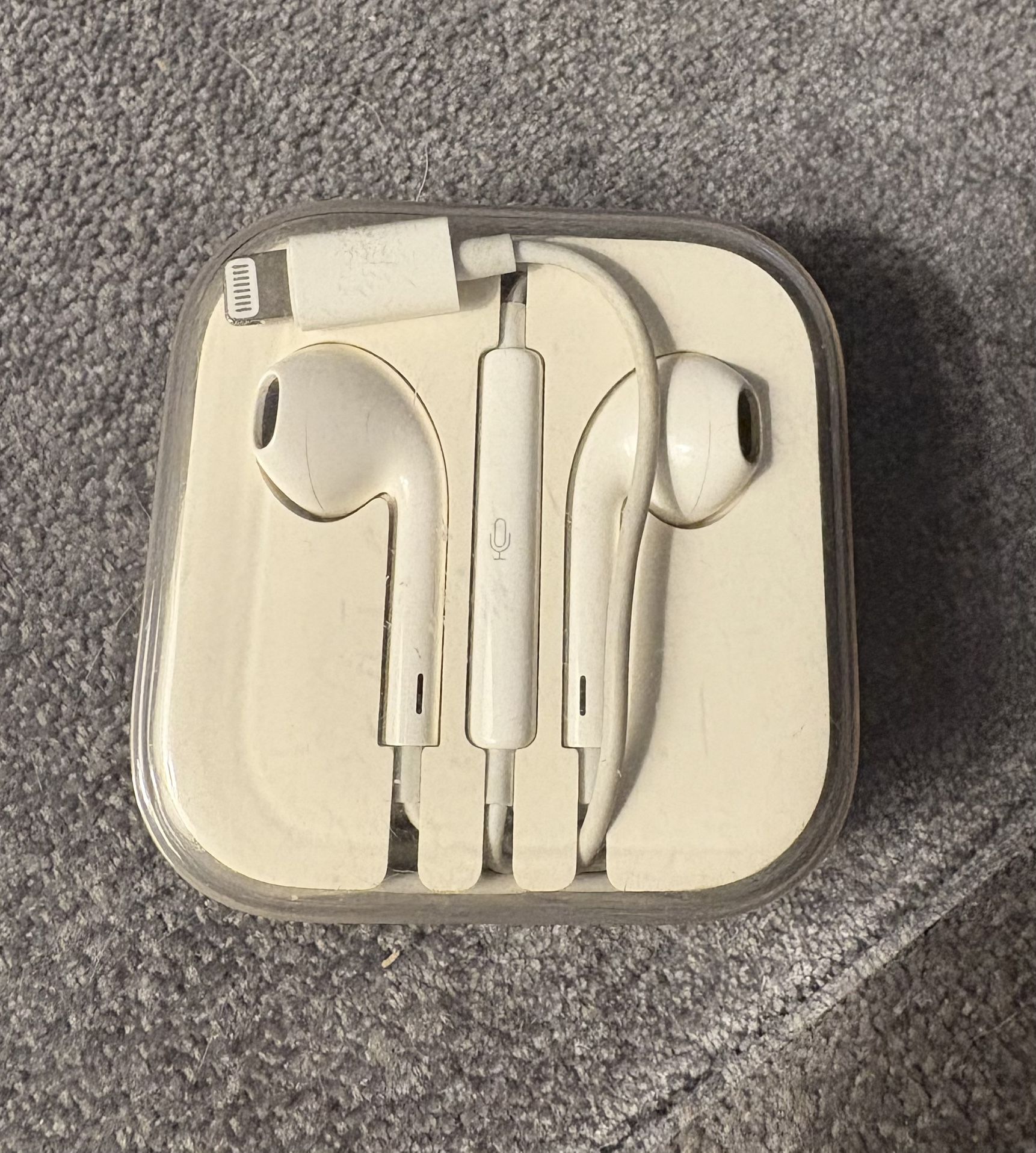 Apple EarPods with Lightning Connector