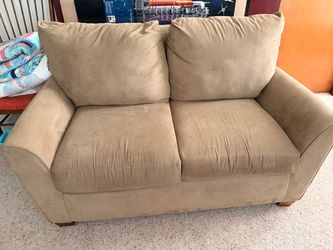 La-Z-boy Couch and Love Seat (Lazy Boy)