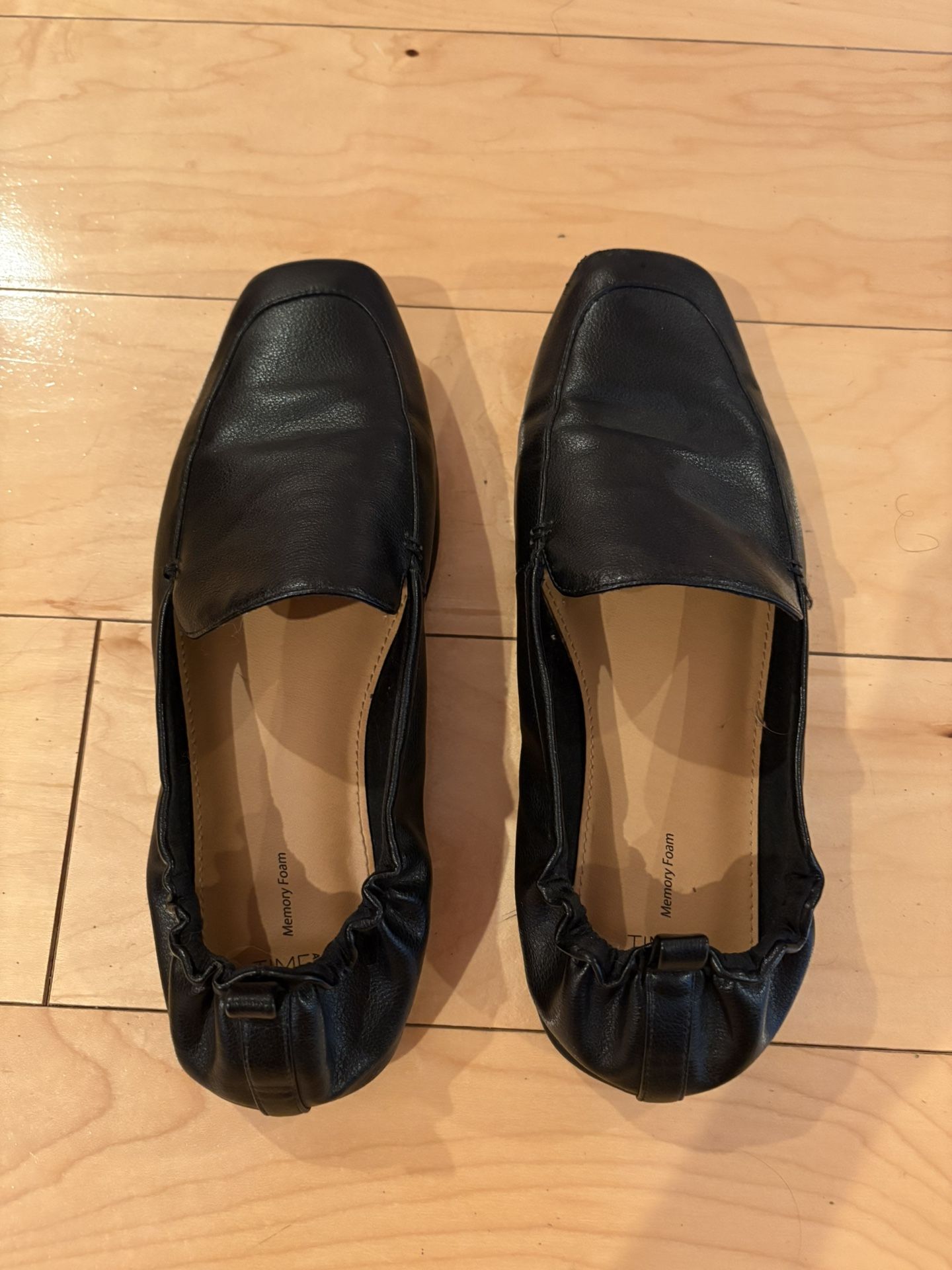 Women’s size 10 black dress shoes