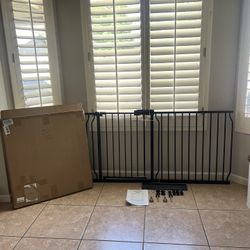 Hoooen 62-67 Extra Wide Baby/ Pet Gate (READ DESCRIPTION)