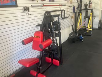 Lateral raise machine